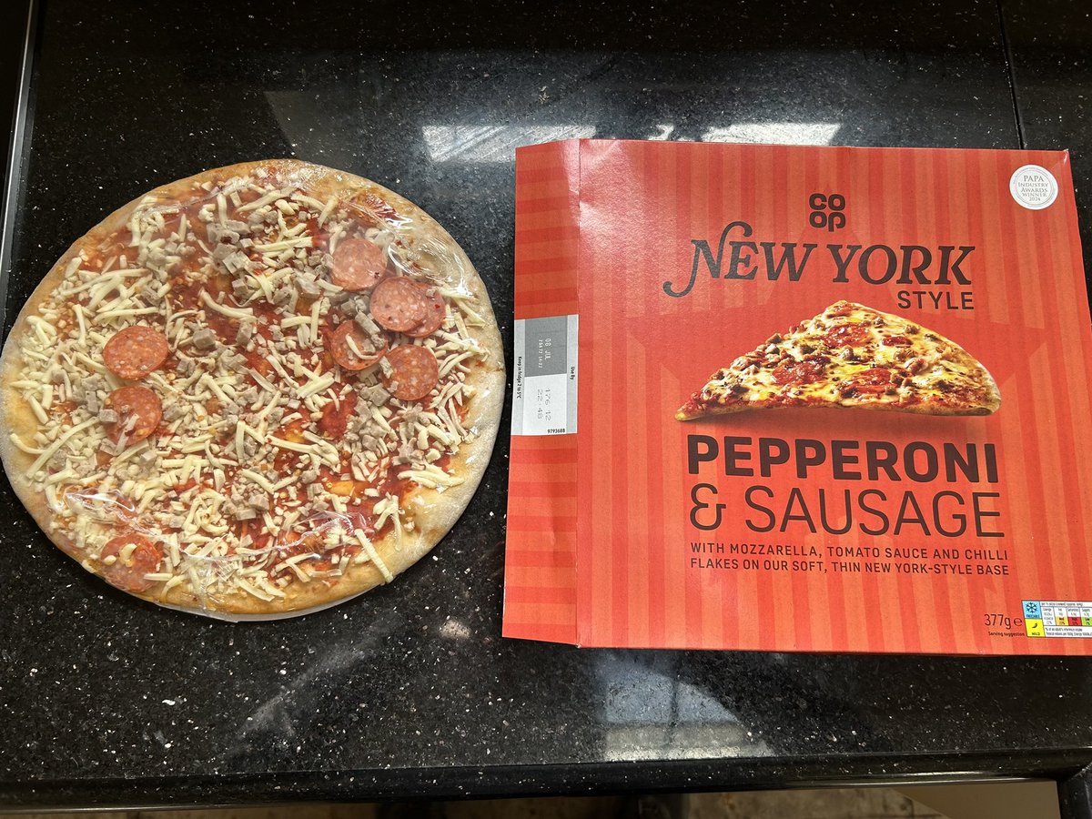 daveneed's tweet photo. @coopuk Hi, genuine question. Do you think that this is enough cheese on these higher cost pizzas? Bears no resemblance to the picture on the box. Also box shows three pieces of pepperoni on a slice, with only eight pepperoni supplied how do I multiply these, a secret spell? https://t.co/X1OT9gizcH