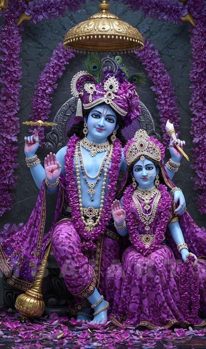 जहाँ राधा का नाम है, वहाँ कृष्ण खुद आ जाते हैं,और जहाँ सच्ची भक्ति है, वहाँ कृपा बरस ही जाती है।" 🩷🩷🩷