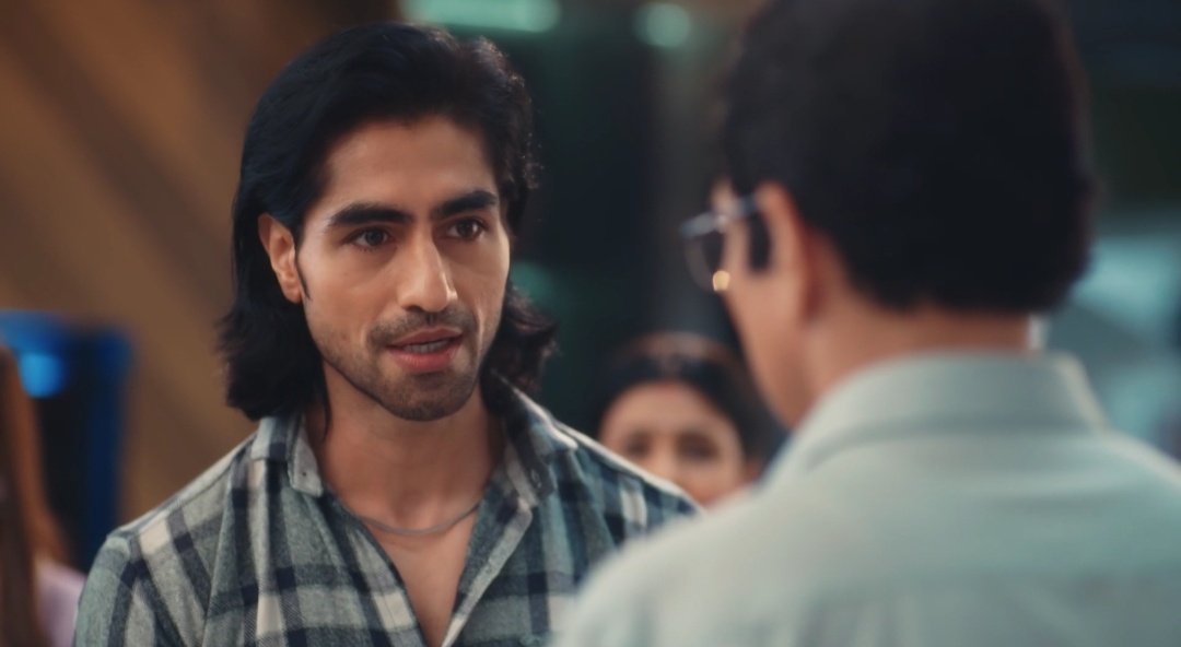 Yes he's cute sweet smart but on other side he's so Jugadu Jhootha, Criminal Minded too🤣

I mean inta achese kon fake marriage plan karta hai Marriage certificate, joint acc, passport American visa😭😭😭
#Balh4 #HarshadChopda #Rishabh