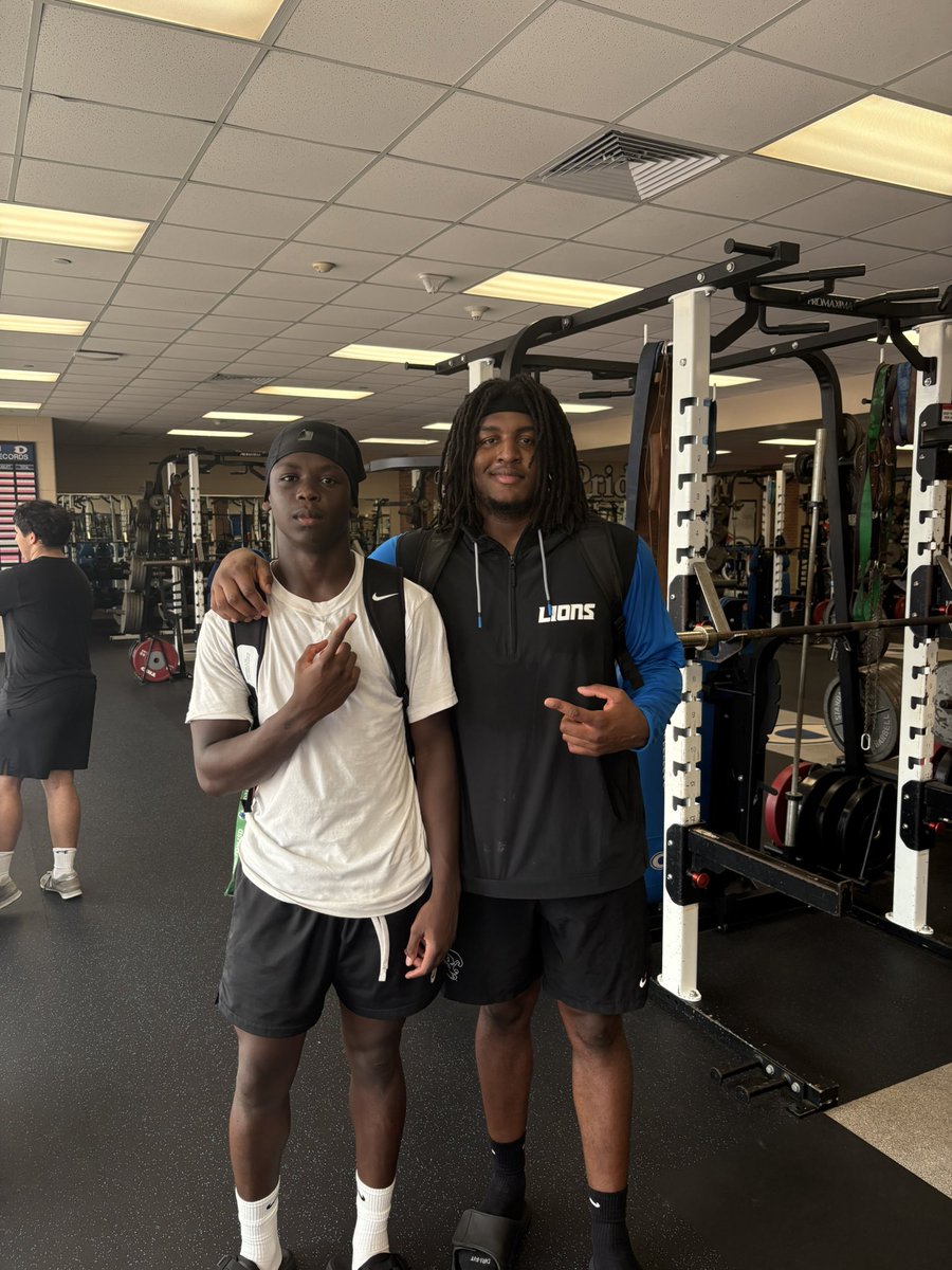 Zachary (@zglosson2028) on Twitter photo Great session with <a href="/KeithCooperjr/">Keith Cooper Jr🪦‼️</a> today — dialed in on hand work and pass rush moves. Stackin’ tools. 🛠️ #TrustTheProcess #DLineman Great session with <a href="/KeithCooperjr/">Keith Cooper Jr🪦‼️</a> today — dialed in on hand work and pass rush moves. Stackin’ tools. 🛠️ #TrustTheProcess #DLineman