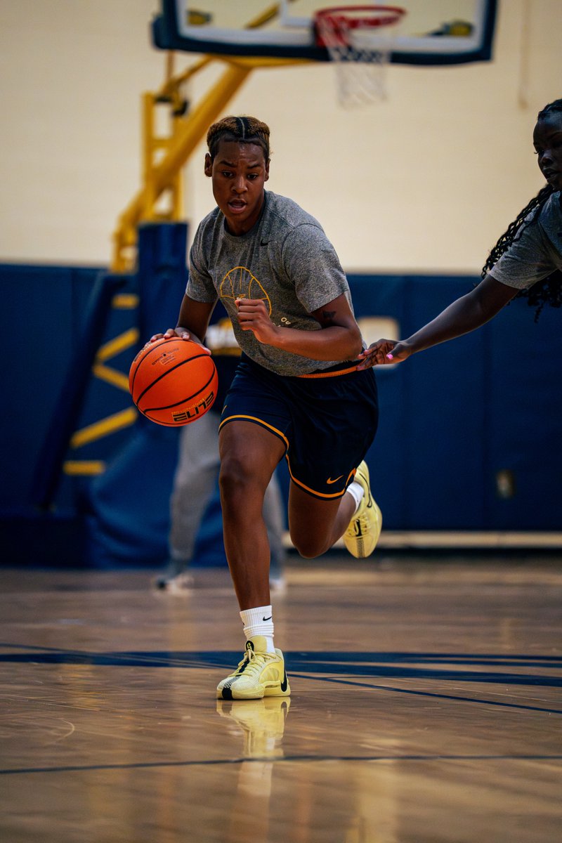 ToledoWBB's tweet image. Compete👏Every👏Day👏

#TeamToledo | @ToledoRockets