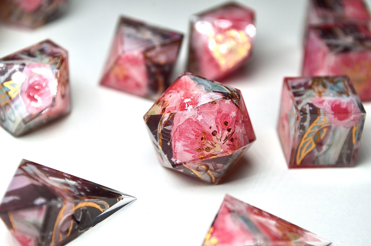 Sakura 🌺
It’s been a long needed break but I’m coming back with some of my fav designs 
#dnd #dice