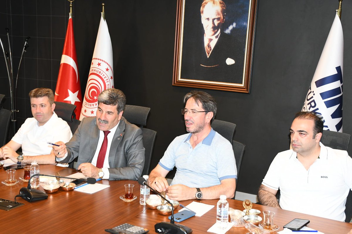GAİB (@gaibgaziantep) on Twitter photo Halı İhracatçıları Birliğimizin Temmuz ayı Yönetim Kurulu Toplantısı Birlik Başkanımız Zeynal Abidin Kaplan ve Yönetim Kurulu üyelerimizin katılımıyla gerçekleştirildi. Toplantıda Birliğimizin ilk 6 aylık ihracat performansı değerlendirildi. <a href="/gaib_carpet/">Güneydoğu Anadolu Halı İhracatçıları Birliği</a> Halı İhracatçıları Birliğimizin Temmuz ayı Yönetim Kurulu Toplantısı Birlik Başkanımız Zeynal Abidin Kaplan ve Yönetim Kurulu üyelerimizin katılımıyla gerçekleştirildi. Toplantıda Birliğimizin ilk 6 aylık ihracat performansı değerlendirildi. <a href="/gaib_carpet/">Güneydoğu Anadolu Halı İhracatçıları Birliği</a>
