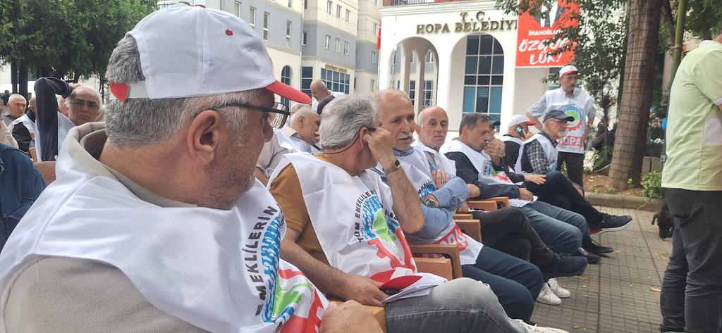 Tüm Emekliler Sendikasi Hopa şubemiz bu gün sokaklarındaydı. 
#TÜİK'IN uyduruk enflasyona karşı isyanımızı haykırdık