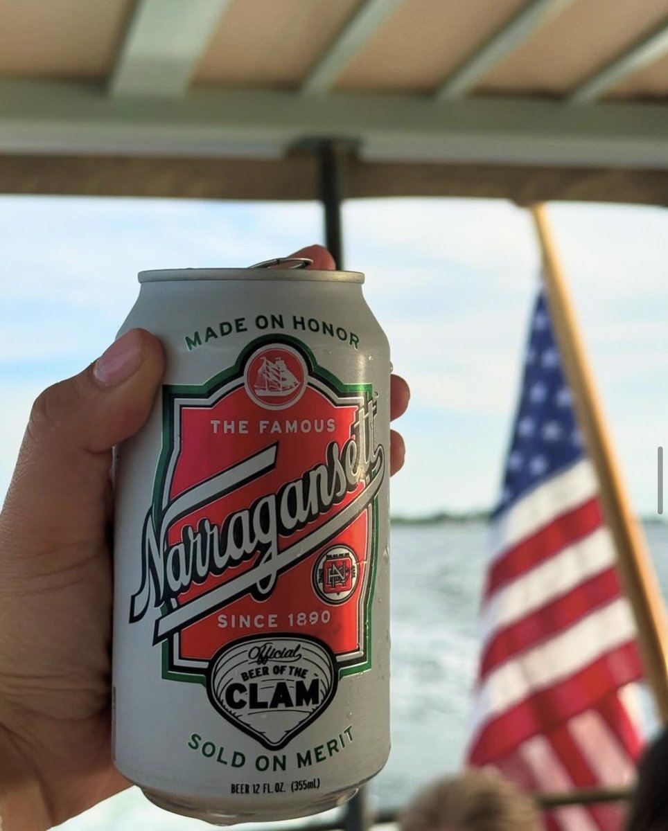 Gansettbeer's tweet image. We are so ready for this long weekend!🇺🇸
#beer #boat #USA #summer #narragansett #gansettbeer #beeroftheclam #america