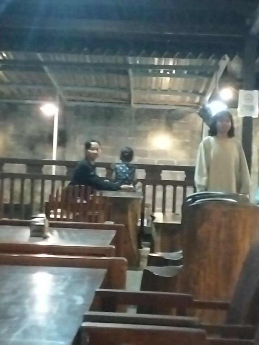 Sikehiro's tweet image. #AdekMakan enak, -1 durian karna niat awalnya datang kesini ya ngincer duriannya... Ada, cuma yang Frozen sekotak 600rb (mending bayar kos)