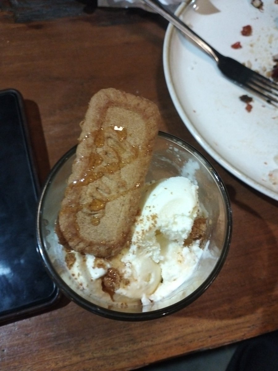 Sikehiro's tweet image. #AdekMakan enak, -1 durian karna niat awalnya datang kesini ya ngincer duriannya... Ada, cuma yang Frozen sekotak 600rb (mending bayar kos)