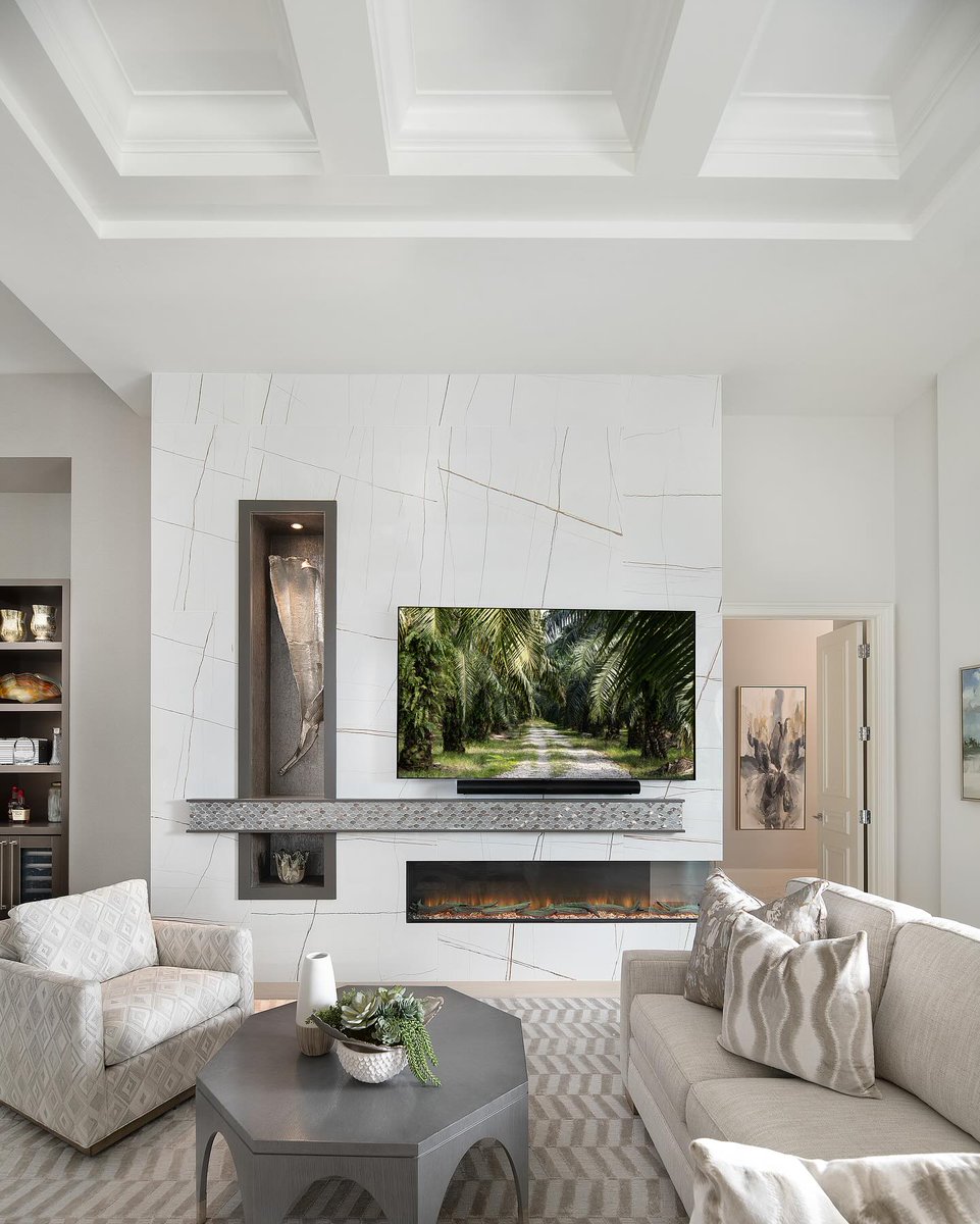 The Metropolis Loft rug combines the finest Tencel and Wool in a Hand-Loomed design.

View all available colors: hubs.ly/Q03vP4hr0 

wrightinteriorgroup dianatodorovaphotography #stantoncarpet #carpetlove #luxurycarpet #interiordesign #arearug #arearugs #customrug