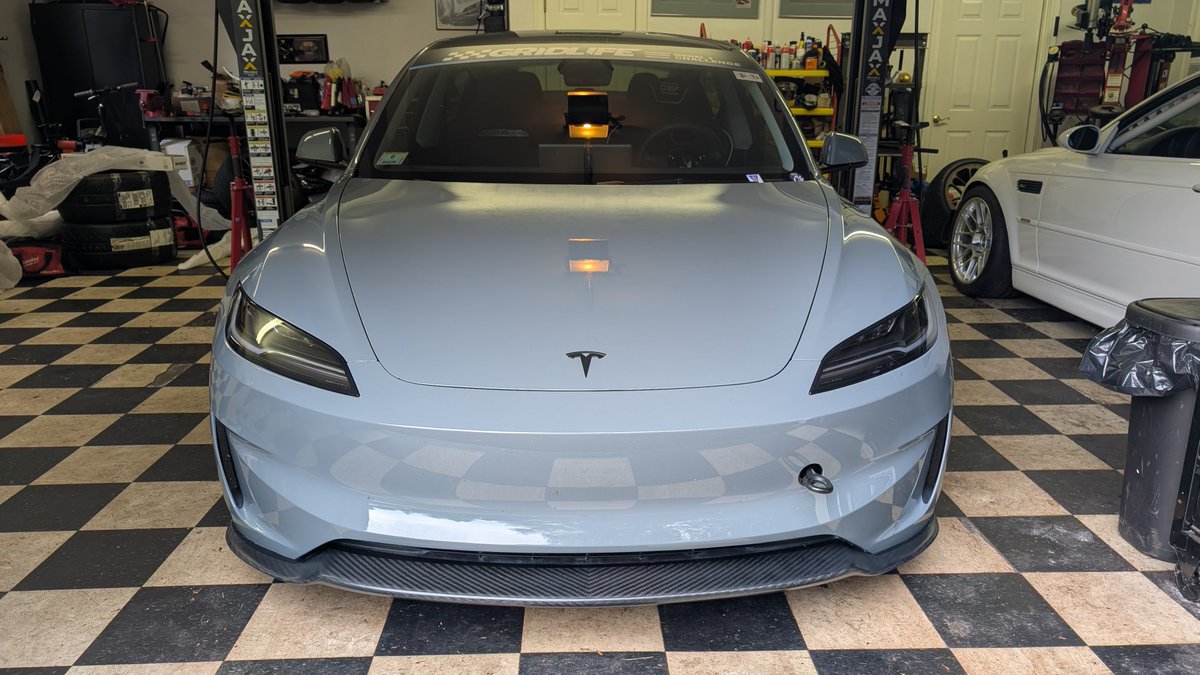 MountainPassEV's tweet image. The first MPP Carbon Fiber Highland Performance front lip in the wild, seen here on @track_my_ev Highland Performance! What a good look.
As we make our next batch of Highland Performance lips, our pre-sale pricing is still active, so if you're looking to save a few bucks, the…