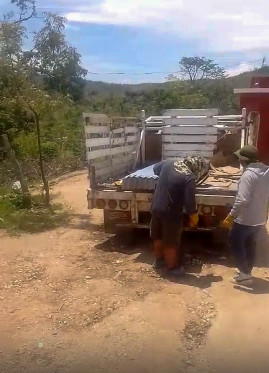 CEABIEN_OAX (@ceabienestar) on Twitter photo Entregamos 1,096 láminas a familias afectadas por el huracán #Erick en Loma Larga (Tututepec) y Los Horcones (Pinotepa Nacional), por instrucción del Gobernador <a href="/salomonj/">Salomón Jara Cruz</a>.
Entre hermanas y hermanos, seguimos trabajando por poner a #LaCostaDePie. 🌊💪🏽
#CEABIEN Entregamos 1,096 láminas a familias afectadas por el huracán #Erick en Loma Larga (Tututepec) y Los Horcones (Pinotepa Nacional), por instrucción del Gobernador <a href="/salomonj/">Salomón Jara Cruz</a>.
Entre hermanas y hermanos, seguimos trabajando por poner a #LaCostaDePie. 🌊💪🏽
#CEABIEN
