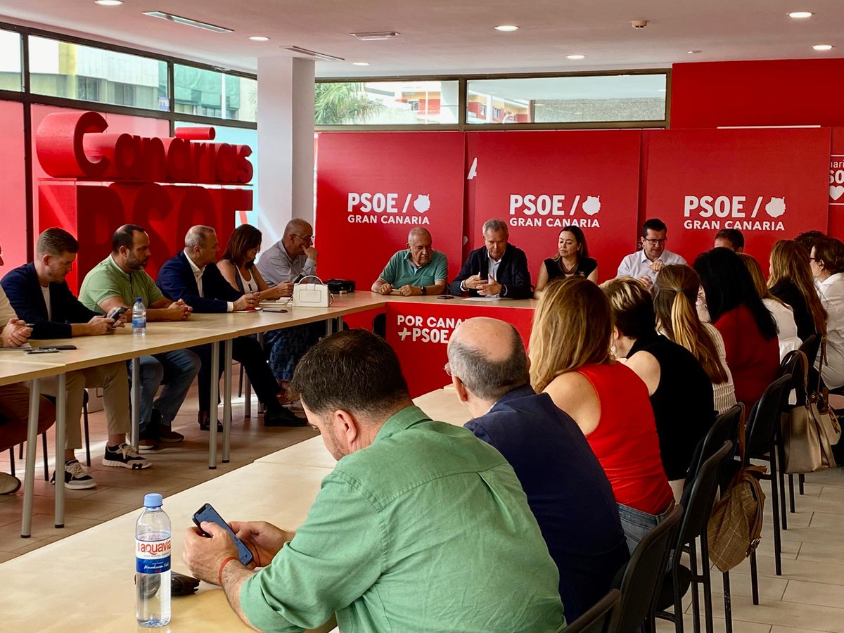 psoegc's tweet photo. 🌹Una vez más, con la celebración esta tarde de una nueva reunión de la Comisión Ejecutiva Insular, trazamos el camino para afrontar con hechos los desafíos de #GranCanaria, reforzar nuestro proyecto y mantener nuestro compromiso con la gente. https://t.co/xFNBU888az