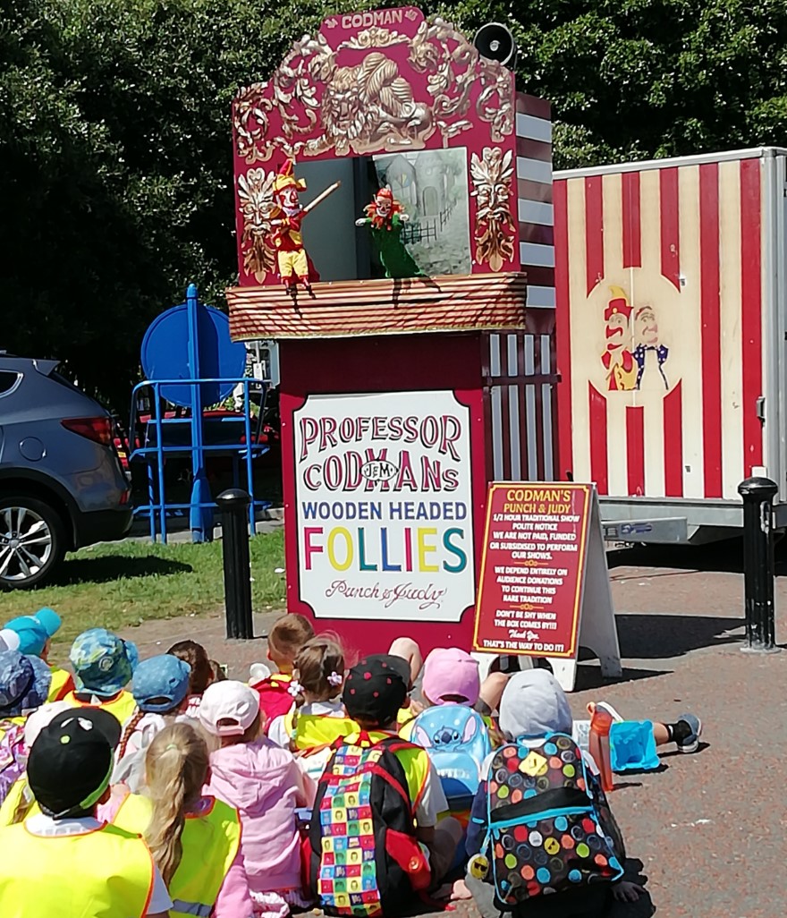Annie at Daisy Bank Cottage🌻🌼 (@anniesingletonz) on Twitter photo Tradition lives on, in Llandudno, with Codman's Punch and Judy Show on the prom. Over 50 children sat watching; totally enthralled. Established in 1860, it's Britain’s oldest running show & is performed by the 5th generation of the Codman family
<a href="/seaside_network/">Seaside Heritage Network</a> #seaside #wales Tradition lives on, in Llandudno, with Codman's Punch and Judy Show on the prom. Over 50 children sat watching; totally enthralled. Established in 1860, it's Britain’s oldest running show & is performed by the 5th generation of the Codman family
<a href="/seaside_network/">Seaside Heritage Network</a> #seaside #wales
