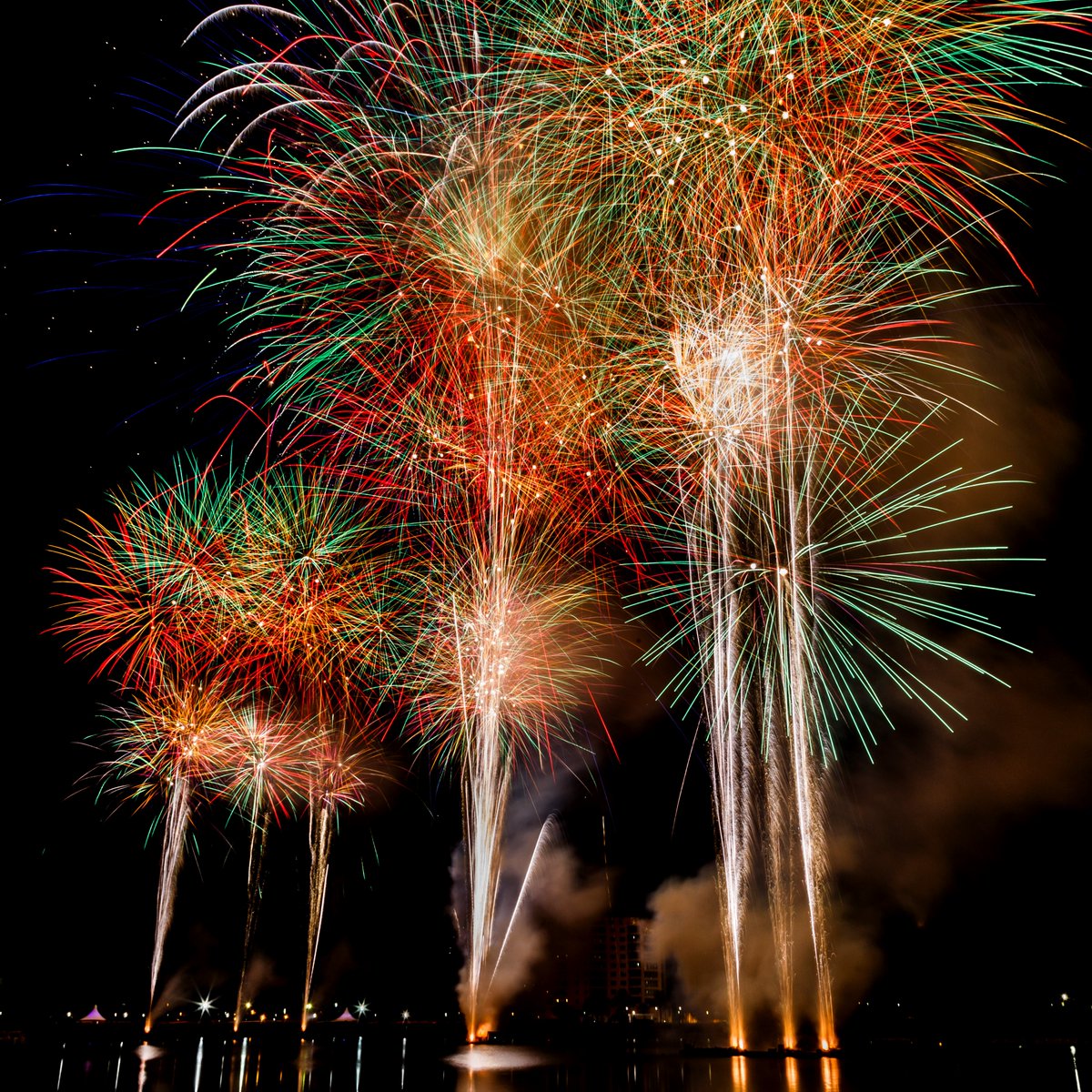 CityofAltamonte's tweet photo. #RedHotandBoom has the best fireworks show in Central Florida. The pyrotechnic spectacle is scheduled for 9:30 p.m. tonight (weather permitting). It's going to be a blast. https://t.co/XfEpkTu5kD
#EmersonInternationalInc @AdventHealthCFL #SeaWorld #WayneDensch https://t.co/53wWpOiYsP
