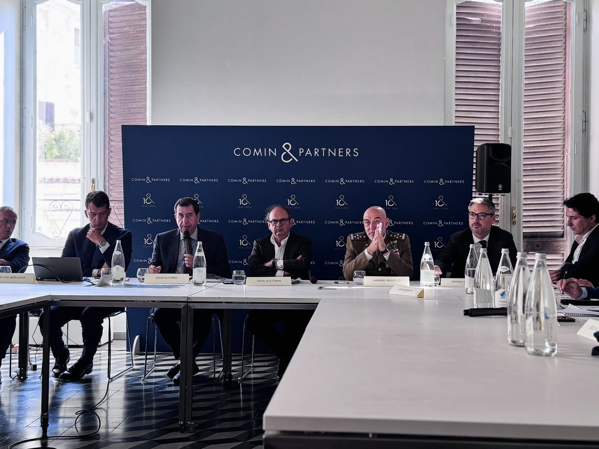 Comin & Partners (@cominandpa) on Twitter photo <a href="/gcomin/">Gianluca Comin</a> <a href="/laelius/">Lelio Alfonso</a> <a href="/g_giansante/">Gianluca Giansante</a> <a href="/elendigiovanni/">Elena Di Giovanni</a> <a href="/_ffabretti/">Federico Fabretti</a> Il dibattito, moderato da <a href="/laelius/">Lelio Alfonso</a>, è stata l'occasione per approfondire lo stato dell'arte, i temi chiave e le sfide strategiche del comparto della #difesa, con il confronto tra istituzioni, leader aziendali e investitori. <a href="/gcomin/">Gianluca Comin</a> <a href="/laelius/">Lelio Alfonso</a> <a href="/g_giansante/">Gianluca Giansante</a> <a href="/elendigiovanni/">Elena Di Giovanni</a> <a href="/_ffabretti/">Federico Fabretti</a> Il dibattito, moderato da <a href="/laelius/">Lelio Alfonso</a>, è stata l'occasione per approfondire lo stato dell'arte, i temi chiave e le sfide strategiche del comparto della #difesa, con il confronto tra istituzioni, leader aziendali e investitori.