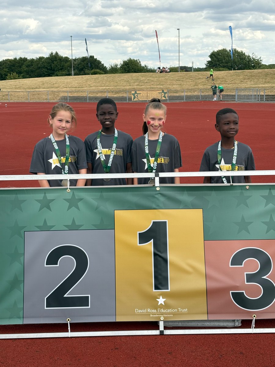 Miss Cook tweet media