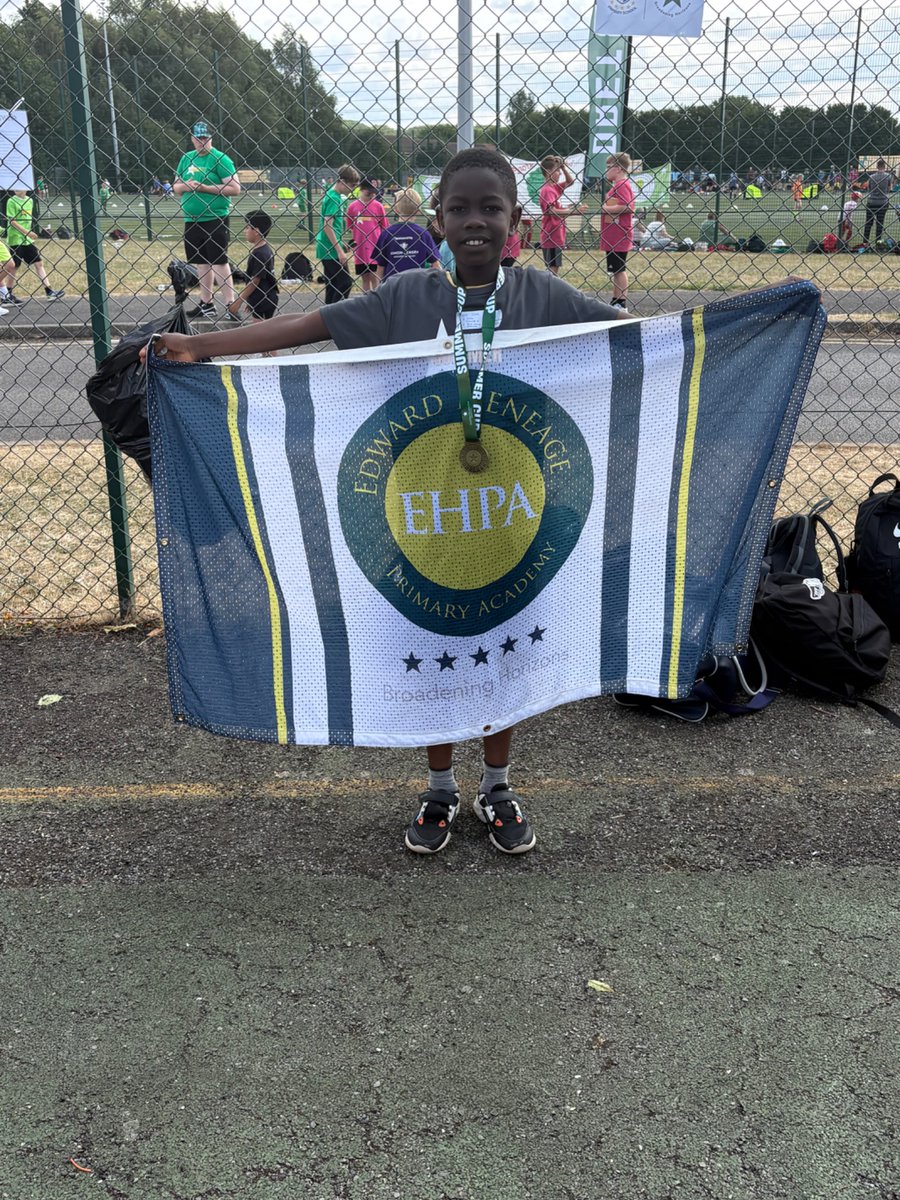 Miss Cook tweet media