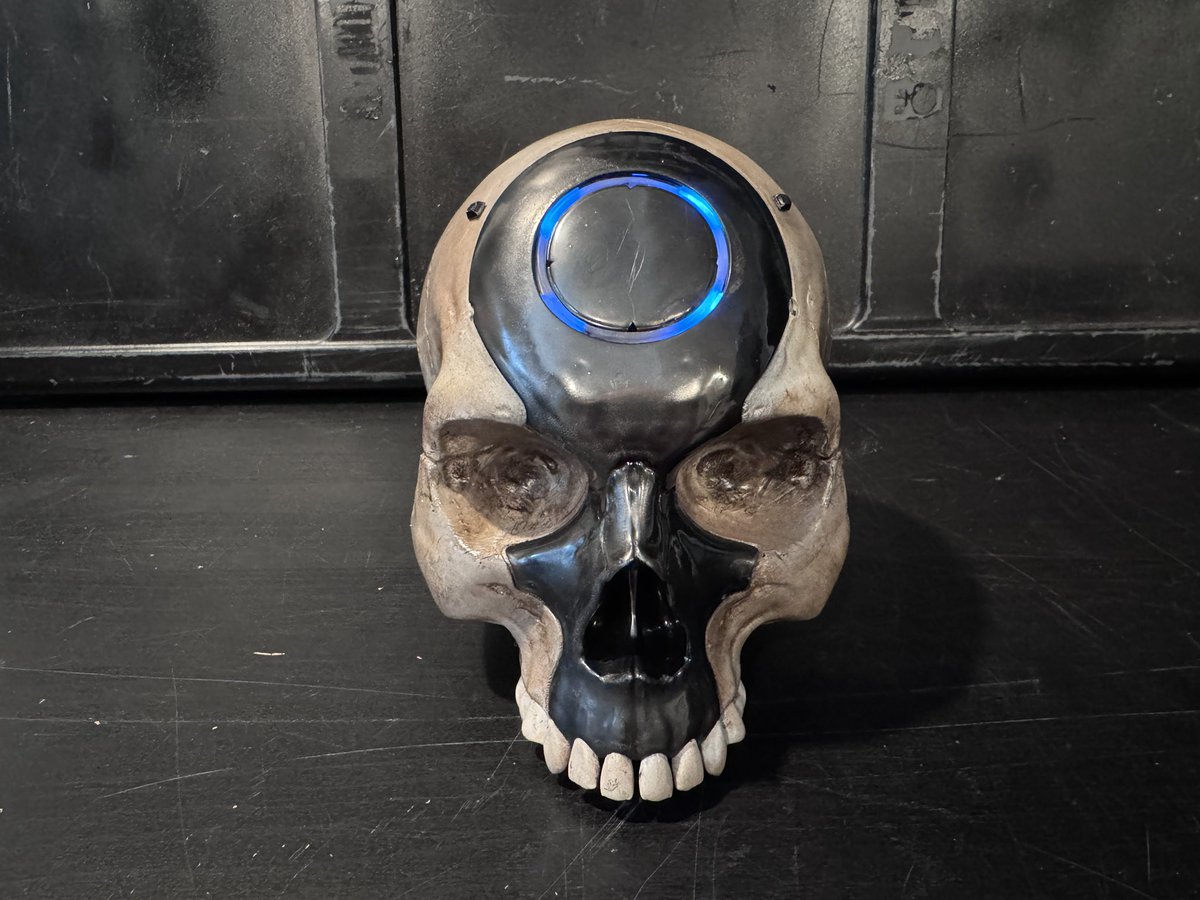 creativemechncs's tweet image. Halo Oddball skull prop

Commission for my brother in law. I’m really having too much fun with graphite powder, it makes such a cool effect!

Files from @galacticarmory 

#halo #oddball #oddballskull #skull #propmaking #propmaker #3dprinting #3dprint @halo