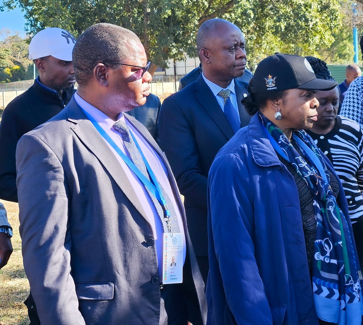 MoLAFWRD_Zim's tweet photo. Today in Harare, Prof. dr. Obert Jiri handed over a SADC-donated refrigerated truck to ZFPA under the government’s fisheries programme. The cold truck boosts fish farmers’ market access, curbs post-harvest losses & drives food security.
#ProFishBlue #FoodSecurity #AquacultureZim https://t.co/S61sJzxc6r