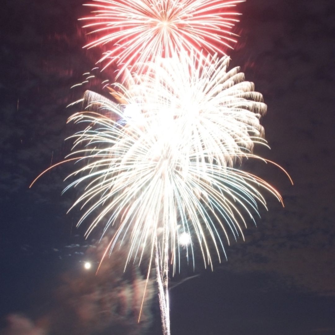 ManitouDays's tweet image. Tomorrow! 4th of July at the lake! 8 PM in West Park with Shoreview Northern Lights Variety Band, then a flyover of the WWII North American AT-6 at 8:30.✈️ The night ends with a spectacular fireworks display at 10 PM, sponsored by JL Schwieters Building Supply Construction Inc.