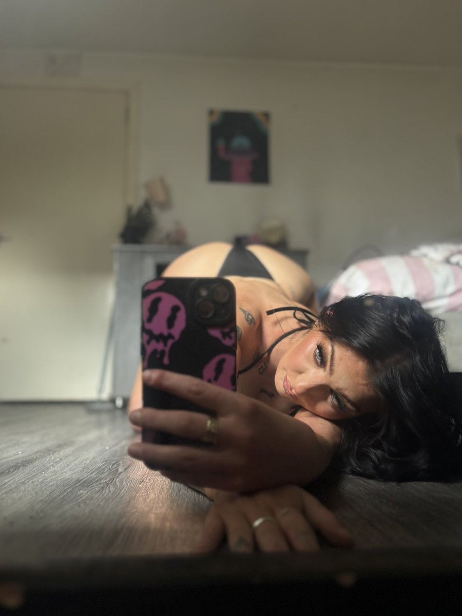 Be a good boy n look at my page 💋