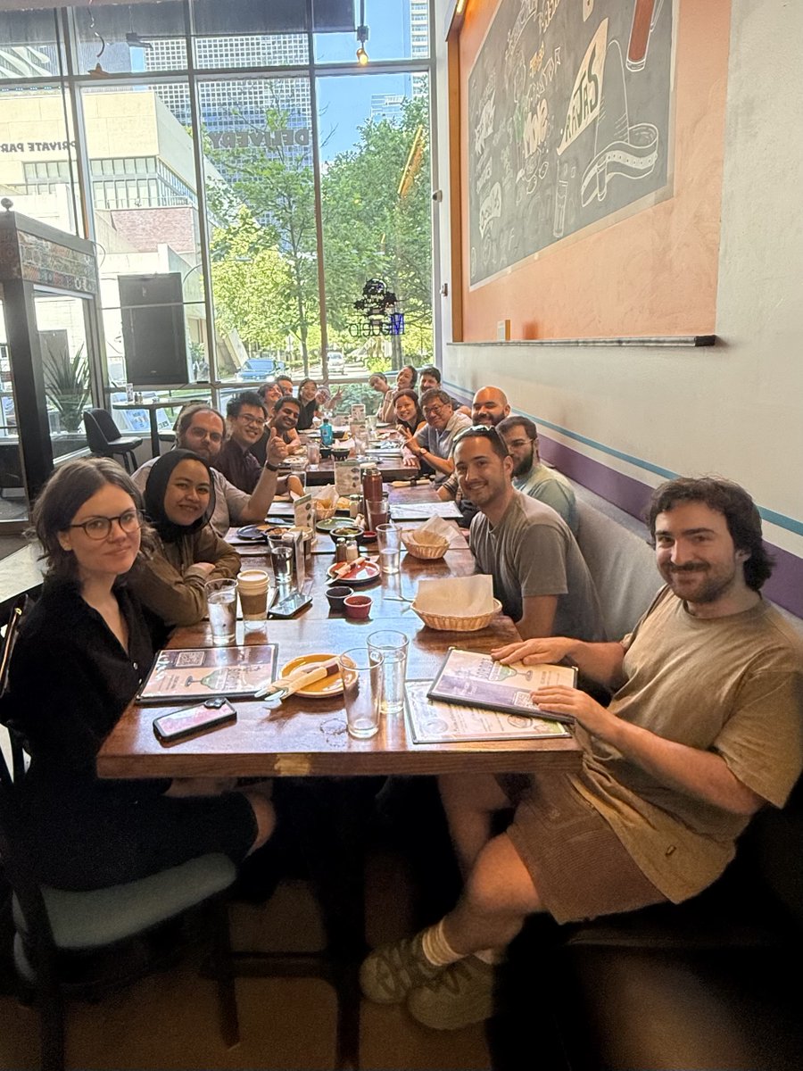 CDR_Booth's tweet image. Wrapping up an amazing labs retreat with lunch and insights from Prof. @geowu. What a wonderful chance to look back at our history and achievements while plotting a course for a successful future. We're so proud of this team!