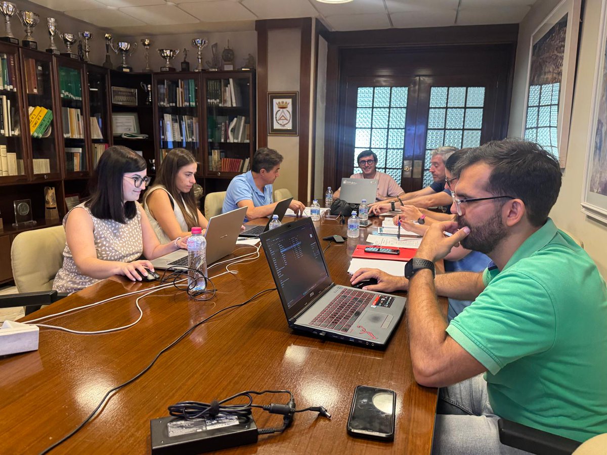 Aparejadores Jaén (@coaatja) on Twitter photo 🏛️ Ayer en #Coaatja se celebró la primera reunión de trabajo de la nueva Junta de Gobierno, en la que <a href="/ManuelJGarrido/">Manuel J Garrido</a> y el resto del equipo planificaron las acciones del Colegio hasta final de año.
💼 La #ArquitecturaTécnica en Jaén sigue avanzando, también en verano. 🏛️ Ayer en #Coaatja se celebró la primera reunión de trabajo de la nueva Junta de Gobierno, en la que <a href="/ManuelJGarrido/">Manuel J Garrido</a> y el resto del equipo planificaron las acciones del Colegio hasta final de año.
💼 La #ArquitecturaTécnica en Jaén sigue avanzando, también en verano.