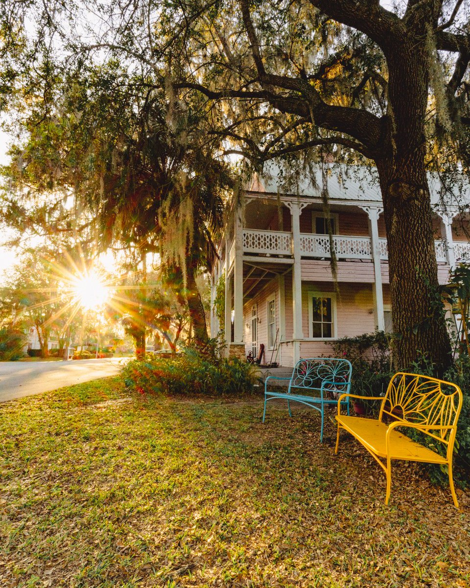 Marvelous small town magic for today ☺️💖 

📍McIntosh Historic District
