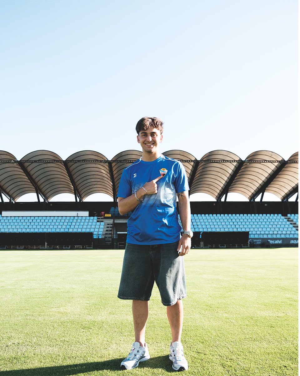 𝙵𝚁𝙰𝙽 𝙻𝙾𝙿𝙴𝚉, 𝙵𝙸𝙲𝙷𝙰𝙳𝙾 ✅

Fran López vuelve a Barreiro tras su paso por el Alondras CF. Con nosotros pichichi de Preferente y logró el ascenso a 3ª RFEF. 

También jugo 10 partidos con el Fortuna y un amistoso con el Celta.

Bienvenido de vuelta, Fran 💙🍍