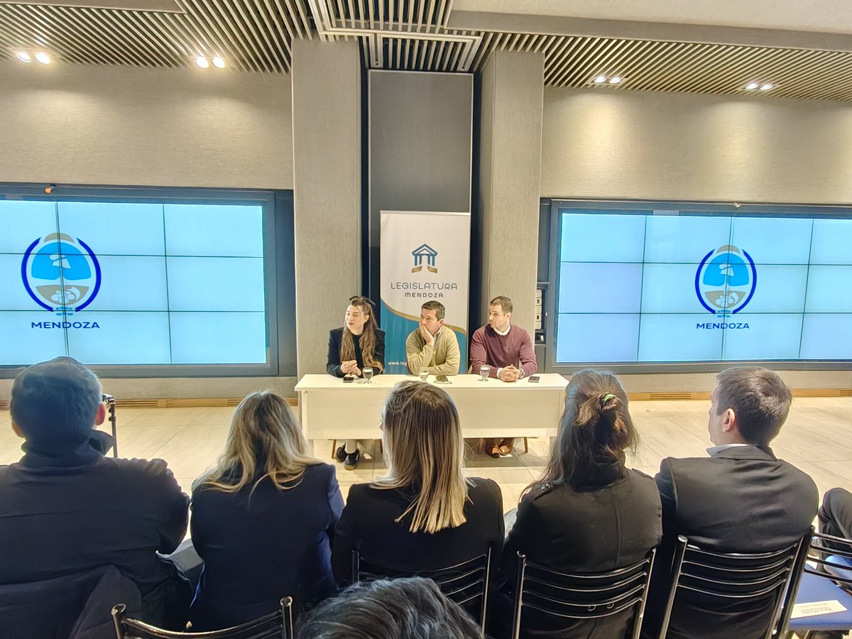 Reconocer el trabajo de nuestros jóvenes, que apuestan por la innovación, la capacitación y la creación de valor, es visibilizar también el trabajo de cientos de pequeñas y medianas empresas que día a día promueven y contribuyen al desarrollo productivo de la provincia.