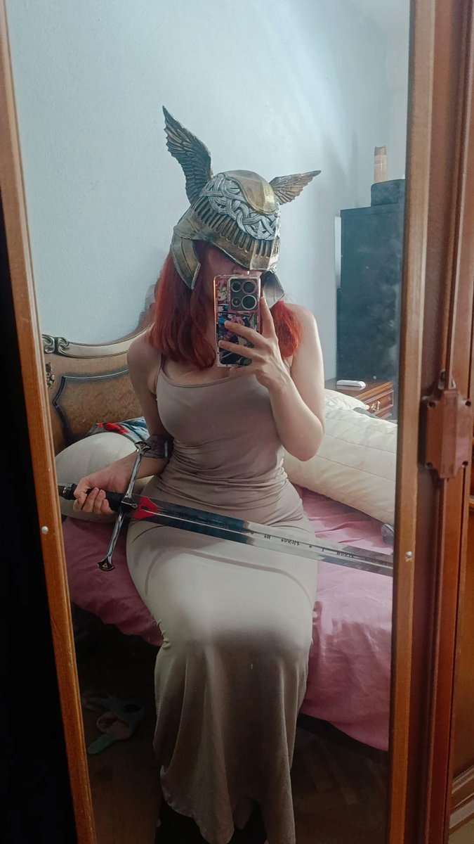 Triste porque no nos hicimos a Malenia, feliz porque me llegó el yelmo