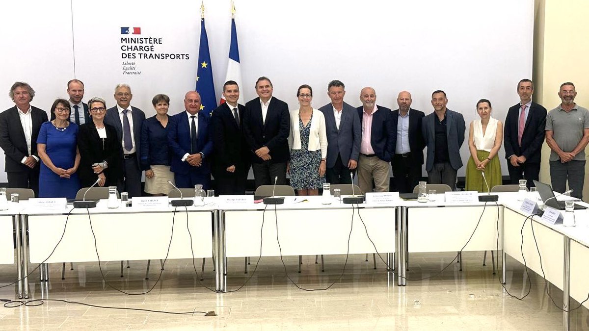 Franck Dhersin (@fdhersin) on Twitter photo Nous avons mis en place mercredi le nouveau Conseil d’orientation des Infrastructures en présence du Ministre des Transports <a href="/PhilippeTabarot/">Philippe Tabarot</a> et présidé par <a href="/david_valence/">David Valence</a> .
Je remercie le Ministre de m’avoir nommé dans cette instance collégiale. <a href="/Senat/">Sénat</a> <a href="/hautsdefrance/">Région Hauts-de-France</a> Nous avons mis en place mercredi le nouveau Conseil d’orientation des Infrastructures en présence du Ministre des Transports <a href="/PhilippeTabarot/">Philippe Tabarot</a> et présidé par <a href="/david_valence/">David Valence</a> .
Je remercie le Ministre de m’avoir nommé dans cette instance collégiale. <a href="/Senat/">Sénat</a> <a href="/hautsdefrance/">Région Hauts-de-France</a>