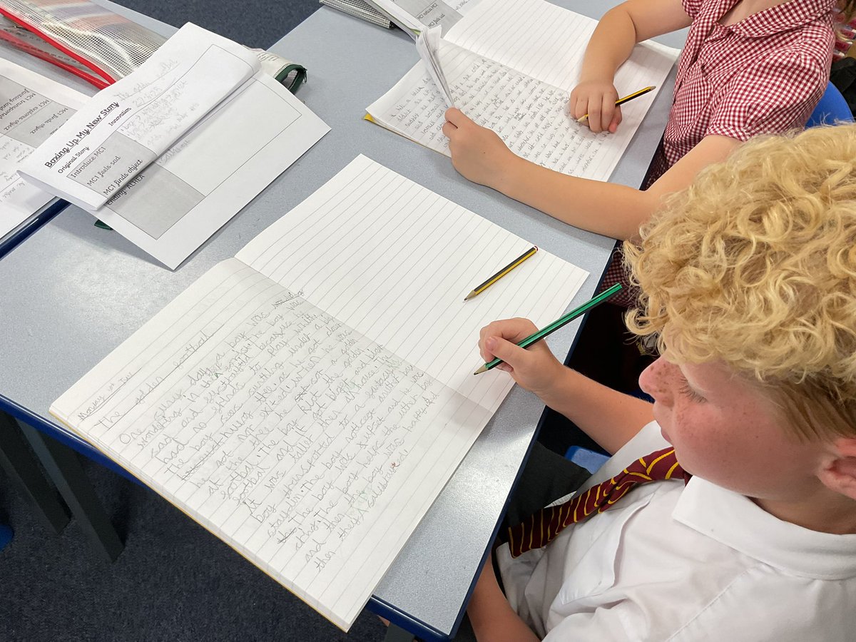 PDA_Y2's tweet image. Fantastic enthusiasm from our class family as we all wanted to share our independent creative writing with everyone! Well done Year 2! I’m so proud of you! ⭐️👀⭐️👀#pdaenglish