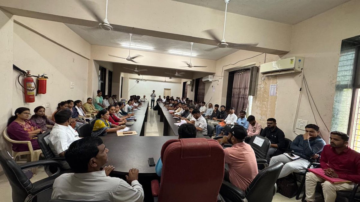 આજ રોજ  ધારાસભ્યશ્રી <a href="/PVarmoraBJP/">Prakash Varmora</a> જીની અધ્યક્ષ સ્થાને હળવદ તાલુકા પંચાયત કચેરી ખાતે  તાલુકા પંચાયત કચેરીનાં તમામ સ્ટાફની રિવ્યુ મિનિટ યોજવામાં આવી,જેમાં  જરૂરી માર્ગદર્શ અને સૂચન આપવામાં આવ્યા.
<a href="/PMOIndia/">PMO India</a>
<a href="/CMOGuj/">CMO Gujarat</a> <a href="/GujPRHDept/">Panchayat, Rural Housing & Rural Dev. Department</a> <a href="/InfoGujarat/">Gujarat Information</a> <a href="/CollectorMorbi/">Collector & District Magistrate, Morbi</a> <a href="/ddomorbi1/">District Panchayat MORBI</a> <a href="/Shailes94982129/">S.C.Bhatt Dy.DDO Morbi</a>