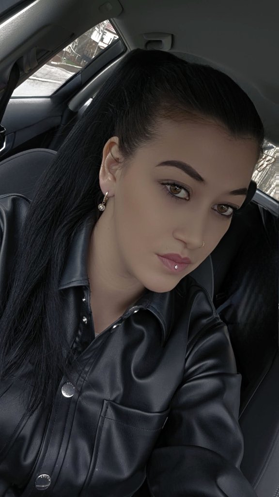 Da ihr scheinbar süchtig nach meinem Anblick seid, hier – ein weiteres Bild eurer Göttin.
Aber Schönheit allein füllt kein Konto.
Ich will klingelnde Zahlungseingänge. Jetzt!! 🫰🏻💸

linktr.ee/queensaphira

Zeigt, dass ihr wisst, wo euer Platz ist.
💎 Tribute or vanish. 💎