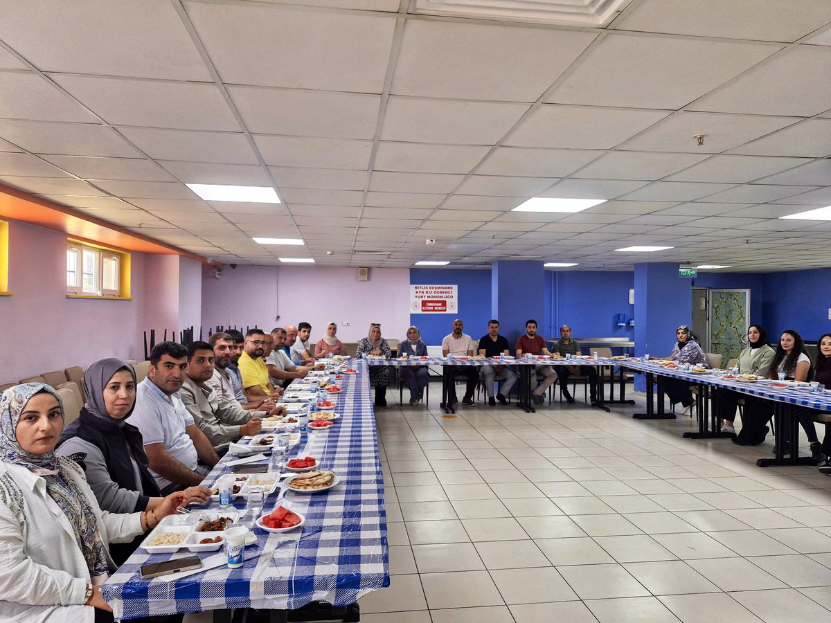 BitlisKYGM's tweet photo. İl Müdürümüz ve Yurt Hizmetleri Müdürümüz, yurdumuzu ziyaret ederek personelimizle bir araya geldiler.

📍Beşminare Kız Yurdu https://t.co/riGTtFHmCa