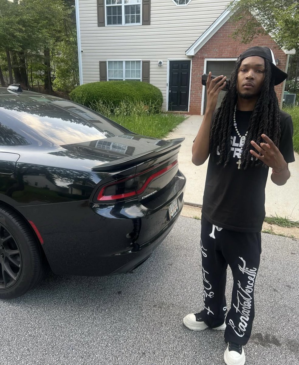 150Geez's tweet photo. You with me now 
because when I was down you ain't see it💸🧑🏽‍🦯💫 https://t.co/sHQl9n1Wpr