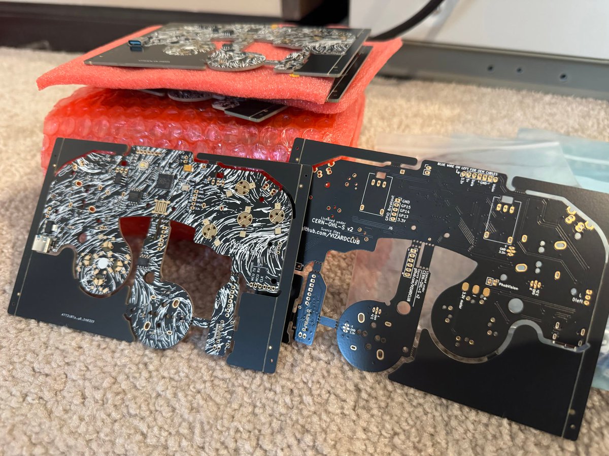 RetroRevivers's tweet image. Hey everyone! I've decided to step away from modding a bit, and go back to doing this as a fun side job. I'm getting rid of a BUNCH stuff, from gamecube cons to OFOF1s to GBA to procons.
If you're a modder looking to get bulk at the lowest prices, check my link in the replies!