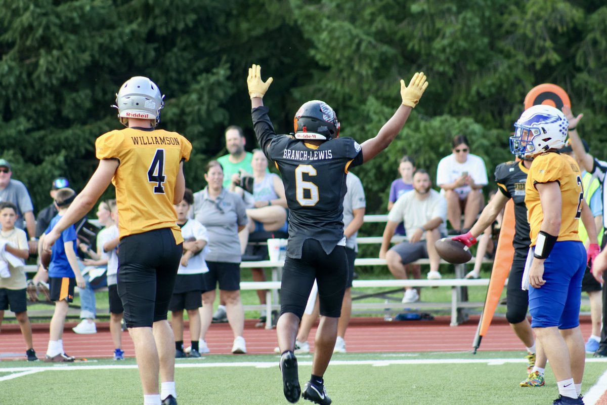 Saint Mary-of-the-Woods College Football tweet media