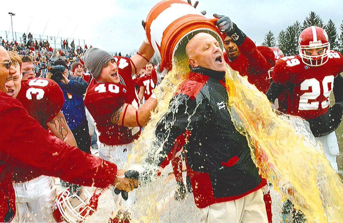 ESU_Football's tweet image. 2️⃣0️⃣2️⃣5️⃣ Night of Champions
✌🏽 Historic Seasons…
☝🏽 Night of Celebration.
𝒥𝑜𝒾𝓃 𝓊𝓈 𝒾𝓃 𝒸𝑒𝓁𝑒𝒷𝓇𝒶𝓉𝒾𝓃𝑔
1975 Undefeated Champs
2005 Northeast Region Champs
esufoundation.org/nightofchampio…