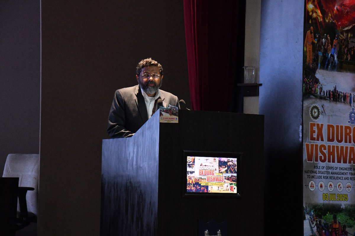 ndmaindia's tweet image. Dr Krishna S. Vatsa, Member NDMA, addressed participants of Ex DURG VISHWAS, highlighting India’s focus on hazard-specific mitigation — from retrofitting in seismic zones to enhancing flood and cyclone resilience. #mitigation #DisasterRelief