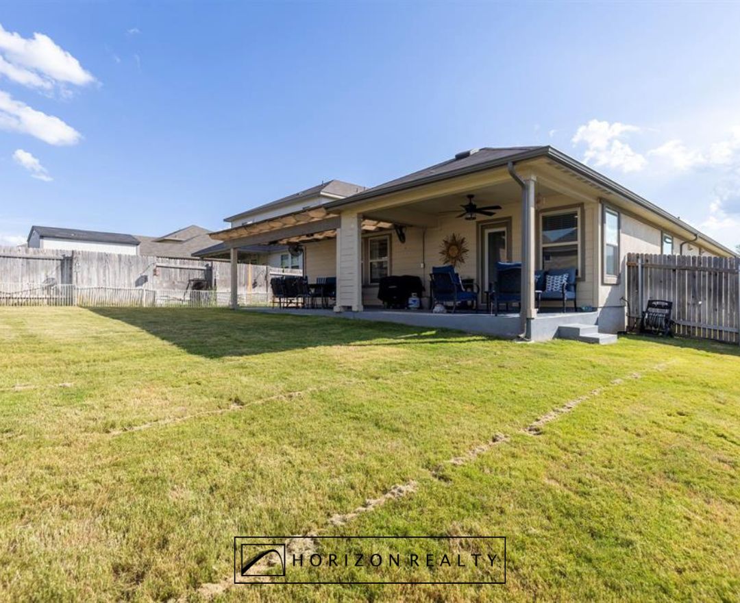HorizonRealtyTX's tweet image. Horizon Agent, Slade Crabtree just listed this charming single-story, 4-bedroom, 3-bathroom home situated on a corner lot in the desirable Siena subdivision of Round Rock. #justlisted #HorizonRealty #realtor #roundrocktx #forsale 

See website: horizonrealtylistings.com/6045-teodoro-b…