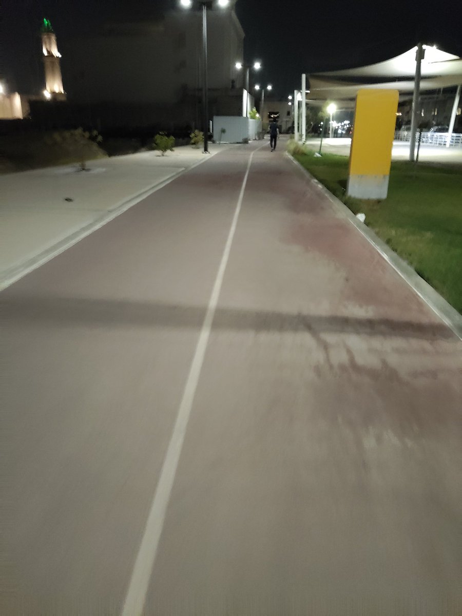 _🌴

على دروب الأمل
 سقنا خطاوينا

يالله عسى خيرة
 الأيام تسعدنا🍂