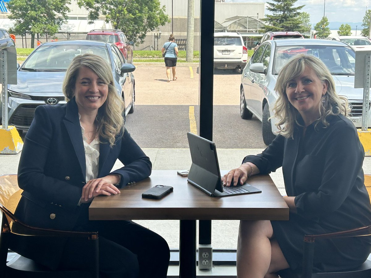 AndreeLaforest's tweet image. Rencontre productive aujourd’hui avec @melaniejoly, ministre de l’Industrie et responsable de Développement économique Canada pour les régions du Québec, pour discuter de projets économiques dans notre belle région et des impacts des tarifs américains. #polQc