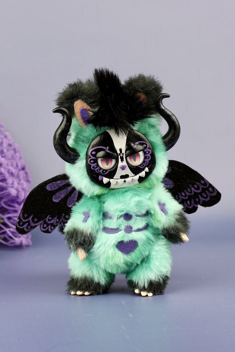 Sigida_plushies's tweet image. The little labubu was made to order based on the client's drawing (. The size of the toy is 15-22 cm. The paws and head are movable. Commissions are open! If you also want to know the prices and order your own character, write to me in direct.