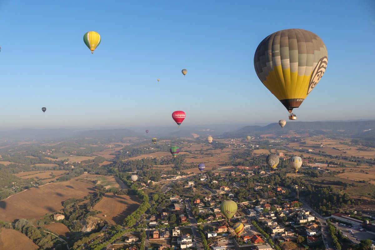 European Balloon Festival (@ebf_igualada) on Twitter photo 📢 Vols gaudir de l'experiència única de volar durant el festival? 👉 Les empreses de vols de la comarca, <a href="/globuskontiki/">GLOBUS KONTIKI</a>, <a href="/caminsdevent/">Camins de Vent</a> i Anoia Globus, ofereixen promocions especials per volar als matins de l'European Balloon Festival! 😍
🔗 ebf.cat/index.php/ca/v… 📢 Vols gaudir de l'experiència única de volar durant el festival? 👉 Les empreses de vols de la comarca, <a href="/globuskontiki/">GLOBUS KONTIKI</a>, <a href="/caminsdevent/">Camins de Vent</a> i Anoia Globus, ofereixen promocions especials per volar als matins de l'European Balloon Festival! 😍
🔗 ebf.cat/index.php/ca/v…