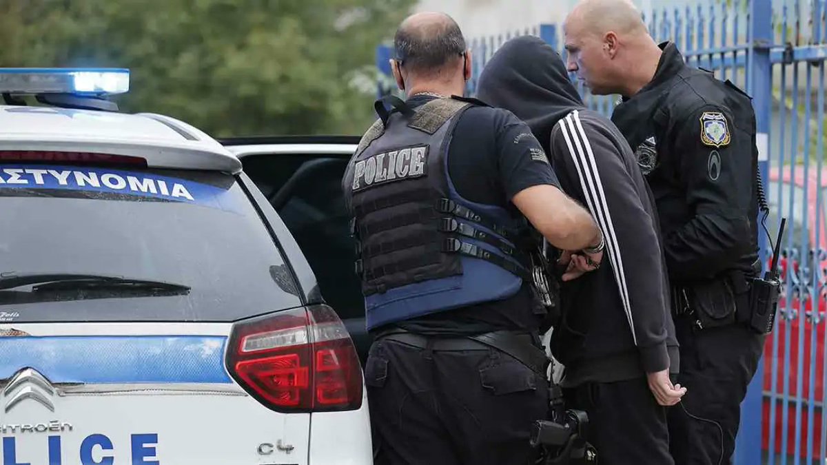 Χειροπέδες σε αδέρφια Ρομά για τον ομαδικό βιασμό 14χρονης στον Πειραιά – Το ραντεβού από το Tik Tok
mwlonlave.com/2025/07/14-tik…