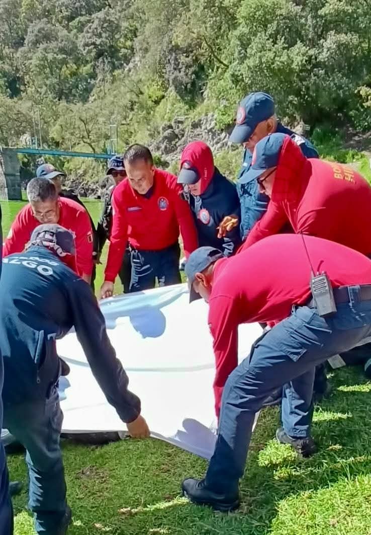 Esta mañana fue localizado el cuerpo sin vida de un hombre de 32 años de edad en la presa La Estanzuela, en el municipio de Mineral del Chico. La noche de ayer cayó a este cuerpo de agua junto a otra mujer que logró salir y pedir apoyo.