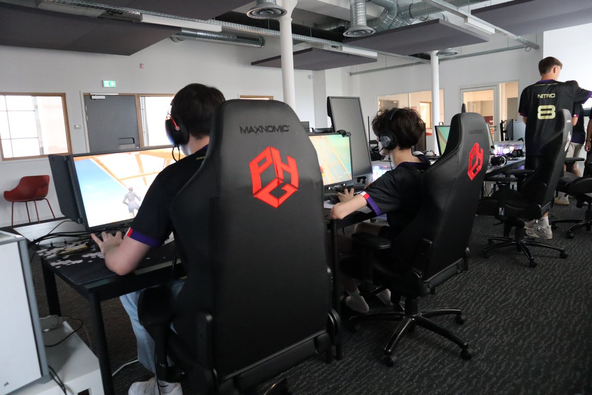 2R Esport tweet media