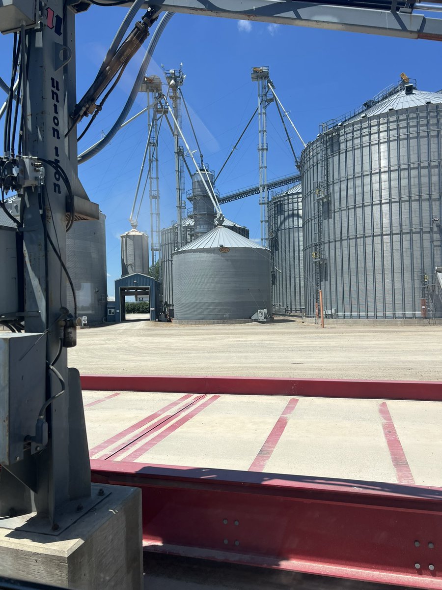 rvcinterns's tweet photo. Get to run scale out of Route 40 location today!! Thanks Ryan Kerber for providing me different learning experiences this summer. 
#RVCinterns 
-NK https://t.co/zukK9D7uJc