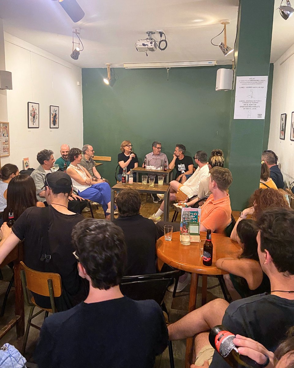 ADCV_com's tweet image. #40ADCV: ‘Bareando’: tornar a trobar-nos, com abans,…però millor🤝
Dins del #40AniversariADCV, hem recuperat una de les històriques activitats...i estem molt feliços!!🌞 En Ubik Café, organitzat per @angelgrafico i Lina Vila, amb @DiegoMir8
🔜Prompte, noves dates...'Bareas'??🫶